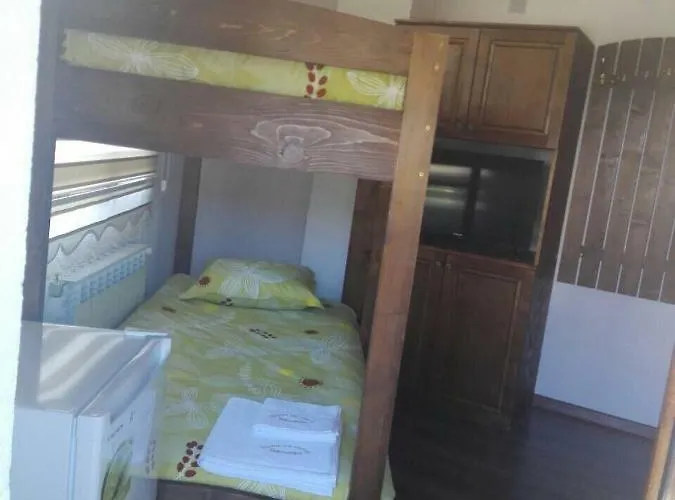 Villa башеви Sŭrnitsa